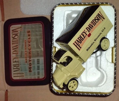 Camión de reparto Harley-Davidson 1926 Mack 1:43 Bull Dog fundido a presión en hojalata NUEVO EN CAJA Foto 1 de 4