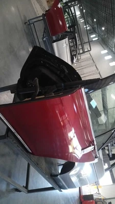 Lincoln Continental 2017 puerta trasera izquierda roja 622020 53 k kilometraje pieza usada Foto 1 de 4