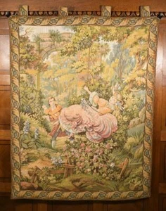 Vintage gefütterter belgischer romantischer Wandteppich mit einem Mann & einer Frau an der Schaukel - Bild 1 von 6
