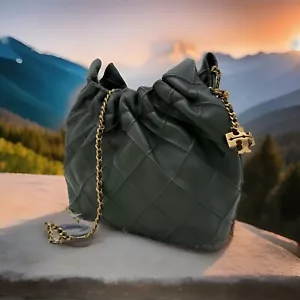 ECHT NEU MIT ETIKETT TORY BURCH Mini Fleming gesteppte Kette Crossbody Hobo Bag in Tannenbaum - Bild 1 von 18