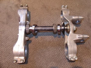 Honda CR250R 1989 TRI ABRAZADERA Rodamientos Carreras Sellos Tapas Pernos Completo - Imagen 1 de 6