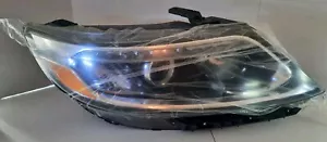 2014-2015 Kia Sorento Right Passenger Side Headlight OEM 921021U600. P127 - Picture 1 of 15