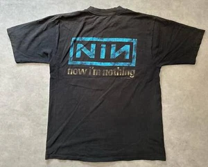 T-shirt Nine Inch Nails - Now Im Nothing, maglietta unisex grafica vintage anni 90 105502 - Foto 1 di 8