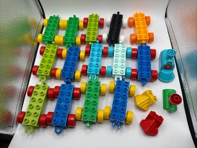 Lego Duplo Lote 14 Bases de Ladrillos de Tren Rueda Coche 2x6 Piezas Trenes Motor Caboose Foto 1 de 4
