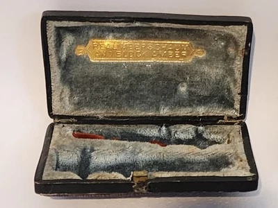 Meerschaum and amber cigar and cigarette holders in box, one broken  - Image 1 of 4