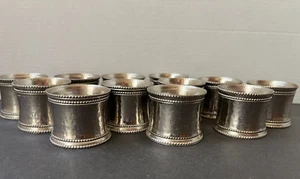 Pier 1 One Silberfarben Gehämmert Metall Geriffelte Form Serviettenringe 12er Set - Bild 1 von 3