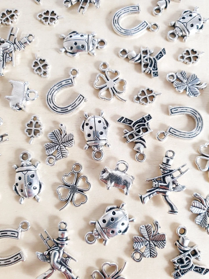 10 x Silvester Anhängerset zum Basteln Schmuckherstellung Deko Charms Silber - Bild 1 von 1