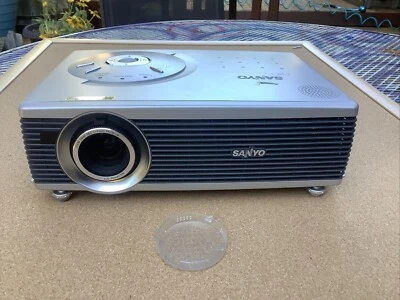 Sanyo PLC-SW30 projector, Tested - Image 1 of 4
