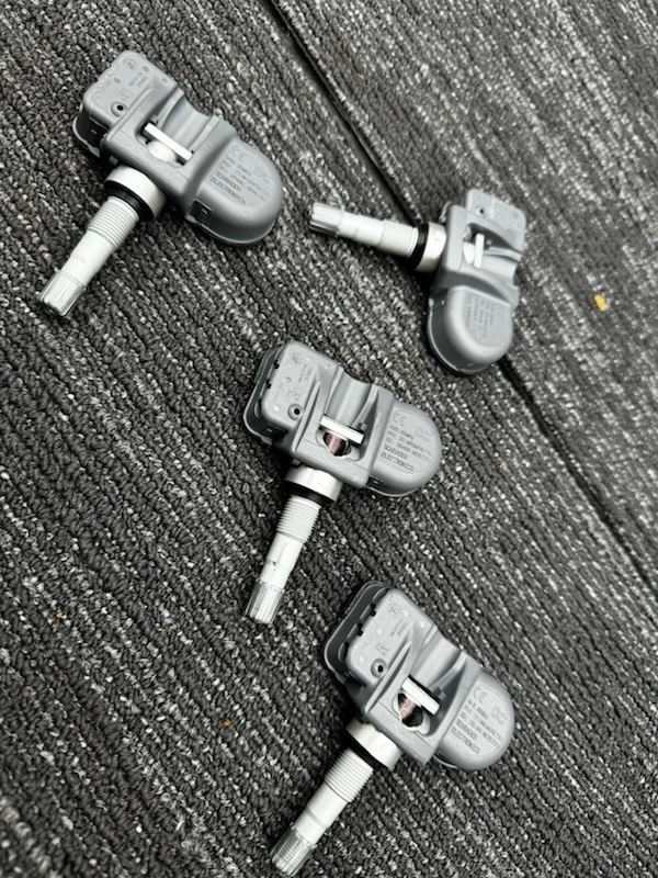 New OE 2008-2021 Dodge Challenger / Charger / 300 TPMS Tire Pressure Sensor - Image 1 of 1