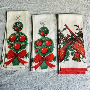 Set Of 3 Vintage Holiday Christmas Tea Towels Holly Berries X-Mas Winter Retro - Picture 1 of 15