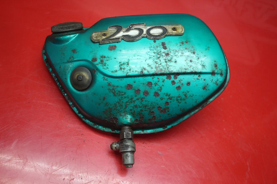 Suzuki T250 1971 tanque de aceite  Foto 1 de 4