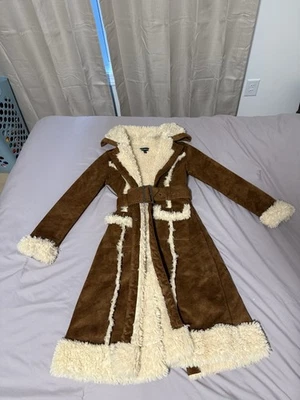 Maxi Casaco Bebe Vintage Uc Bebe Vegano Camurça Shearling Longo Tamanho XS - Imagem 1 de 4