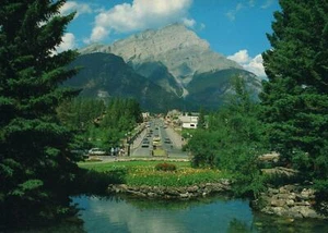 CANADIAN ROCKIES, BANFF and CASCADE MOUNTAIN POSTCARD - NEW - Picture 1 of 2