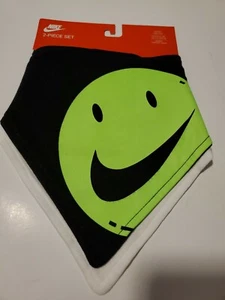 2 Piece Nike Baby Boys Bandana Bib Gift Set, 0-6 Months, Black, White - Picture 1 of 5