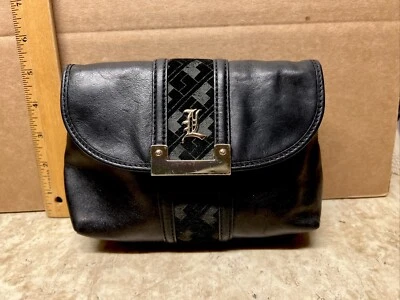 L.A.M.B.  Bolso sin asas de cuero negro con cierre dorado de Gwen Stefani Foto 1 de 4