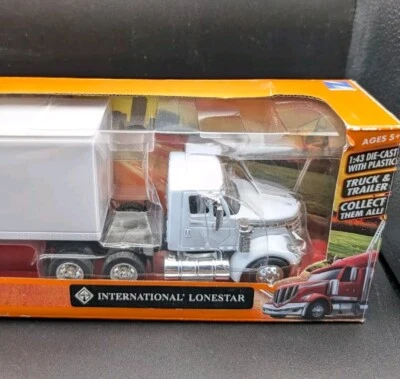 New-Ray 1:43 Long Haul Trucker - International Lonestar (Plain White) - Image 1 of 4