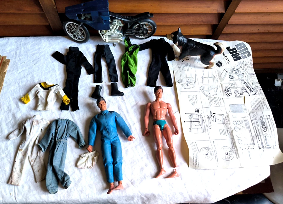 LOTTO 2 BIG JIM COMMANDER + VESTITI+ ACCESSORI  - Immagine 1 di 4