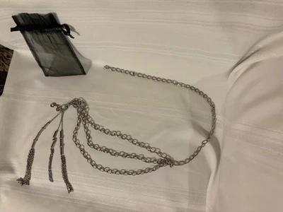 White House Black Market M/L 水晶银色链条腰带 完好 39 英寸 长款 — 第 1/4 张图片