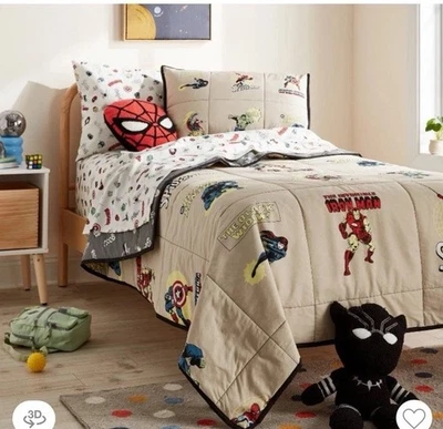 Twin Marvel Icons Kids' Quilt - The Marvel Collection by Pillowfort Avengers - Image 1 of 4