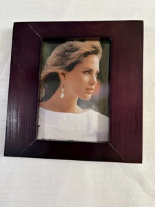 Dark brown 5 x 3.5 wood photo frame easel style - Picture 1 of 2