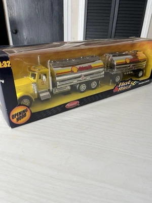 Shell Hot Rigz Jada Toys Diecast Metal 1:32 Scale New In Box Peterbilt - Image 1 of 4