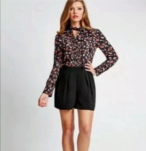 Neu GUESS Scarlett Ditsy Strampler mit Blumenmuster Fliege 4 - Bild 1 von 7