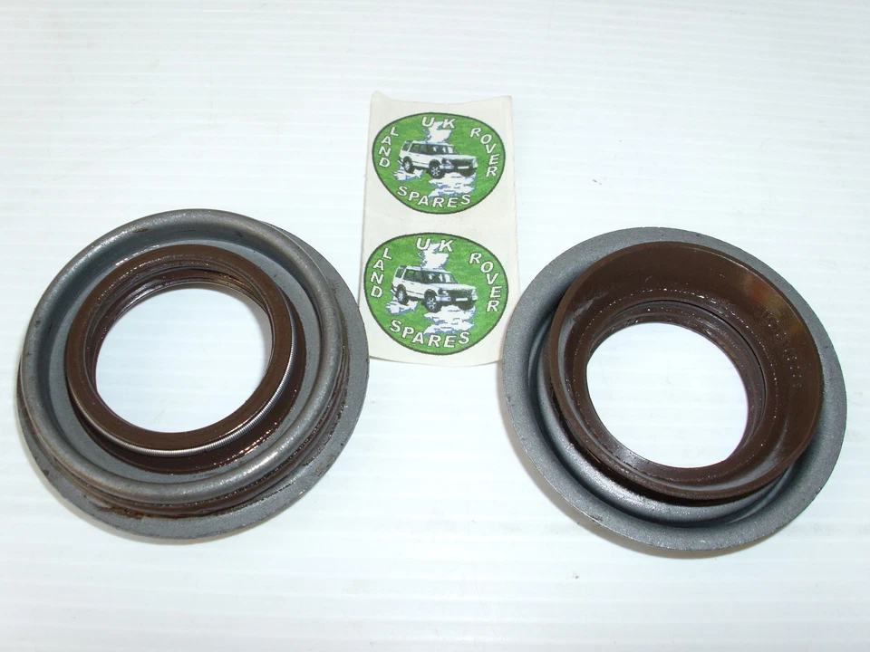 LAND ROVER FREELANDER 1 REAR DIFFERENTIAL OIL SEALS - PAIR OF SEALS - TOC100000 - Image 1 of 1