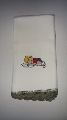 Hecho a mano ganchillo y bordado único paño para eructar bebé/niño dormido Foto 1 de 3