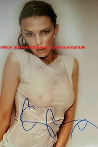 KYLIE MINOGUE AUSTRALIA SEXY BOOBS HOT HANDSIGNIERT 12x18 POSTER FOTO NACHDRUCK RP - Bild 1 von 1