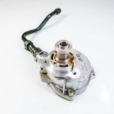 2007-2010 BMW E88 E90 E60 Z4 E89 Vacuum Pump 7519458 200400089 - Image 1 of 4