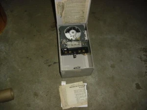 Tork Model 7200Z Astronomic Time Switch  120 VAC / 60 HZ 40MPS - Picture 1 of 3