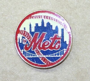 New York Mets Cityscape Logo Baseball Sports Pin - Picture 1 of 1