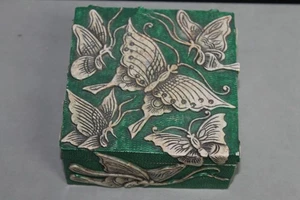 Geschnitzter Schmetterling vietnamesischer Speckstein Deckel Schmuckschatulle quadratisch grüne Oberfläche - Bild 1 von 10