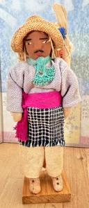 "Muñeca guatemalteca vintage hecha a mano hombre con mochila muñeca de arte popular 6""" - Imagen 1 de 7
