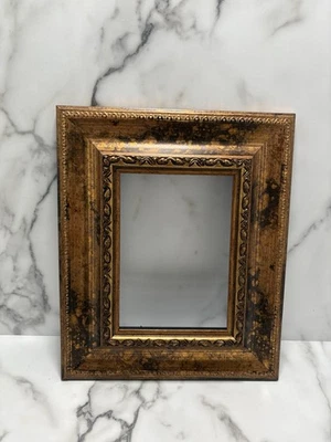 Moldura ornamentada em tom de bronze .. MCM .. Apenas para moldura de 5 X 7” - Imagem 1 de 4
