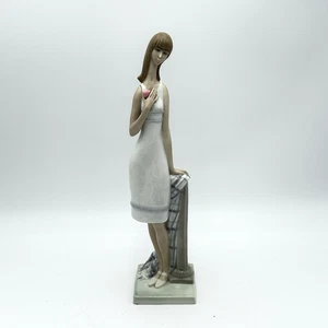 Lladro große Figur Mädchen mit Herz 13 Zoll groß * SIEHE BESCHREIBUNG - Bild 1 von 5
