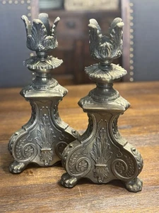 Antiguo Juego 2 Candelabros Pesados Ornamentados 3 Patas Latón Fundido Pátina Art Nouveau - Imagen 1 de 12