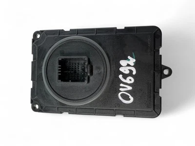 OV692 CHEVROLET Headlight Control Unit 13526415 - Image 1 of 4