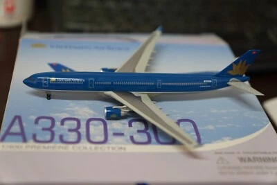 1:400 Vietnam Airlines  A330-300 Dragon - Image 1 of 4