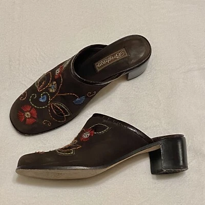 "Zueco de gamuza marrón bordado Brighton Mule 8 M bohemio bohemio 2"" tacones" Foto 1 de 4