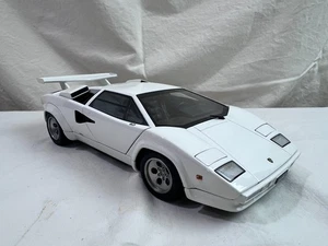 1/18 scale AUTOART LAMBORGHINI COUNTACH WHITE *NO BOX *MISSING MIRRORS - Picture 1 of 15