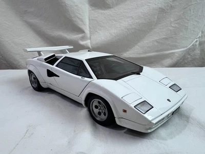 1/18 scale AUTOART LAMBORGHINI COUNTACH WHITE *NO BOX *MISSING MIRRORS - Image 1 of 4