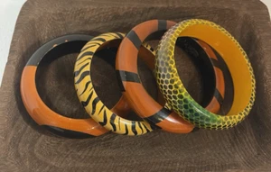 Armreif Tiermotiv Armbänder insgesamt 4 erdige Farben Boho Holz Acryl - Bild 1 von 2