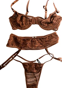 Pretty Little Thing Marrón U/W Sexy Encaje Set de 3 Partes Sujetador/Tanga/Suspendedor Cinturón M - Imagen 1 de 8