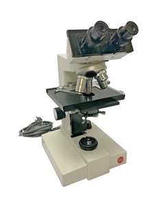 Ernst Leitz GMBH Wetzlar Standmikroskop Modell 020-446.024 - Bild 1 von 16