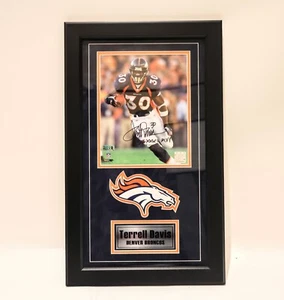 Terrell Davis Autographed 8x10 Photo with Deluxe Frame - Picture 1 of 4