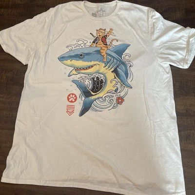 Camiseta Japonesa Gato Ninja Montar Tiburón Hombre XL Sin Hilos Marca Usada  Foto 1 de 4