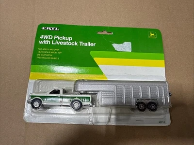 Ertl John Deere - Camioneta Ford F250 4x4 con remolque de ganado - Diecast 1:64 NUEVO Foto 1 de 4