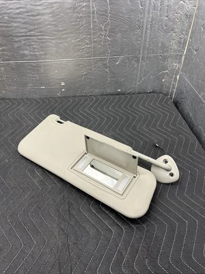 12 DODGE RAM 3500 SUN VISOR RIGHT PASSENGER GRAY ILLUMINATED - Image 1 of 4