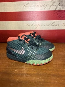 Scarpe da ginnastica Kyrie Irving Saturdays uva/limone/gelo bambino taglia 6C HTF - Foto 1 di 5